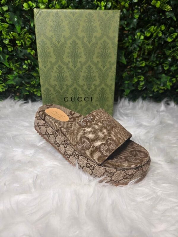 Brown Flatform Slides size 7