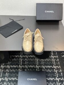 Embroidered shoes - Image 3