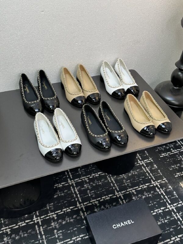 Chain Block Low Heel