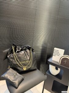 Quilted Slouch sack bag - Image 2