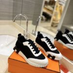 H trainers several colours available