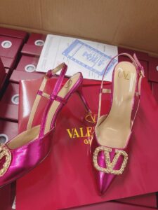 Pink Shiney V heels - Image 2