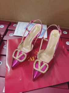 Pink Shiney V heels - Image 3