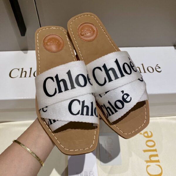 Chlo Camvas slides