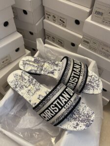 3 colours CD embroidered Slides - Image 5