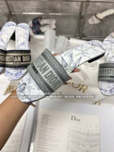 3 colours CD embroidered Slides - Image 4