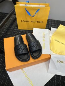 Pink or black available padded leather - Image 4