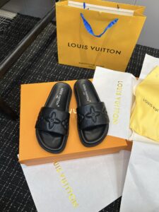 Pink or black available padded leather - Image 2