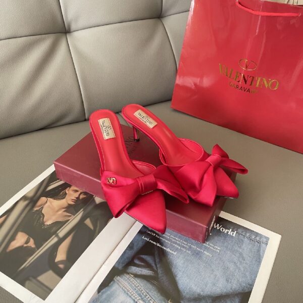 Red V Bow
