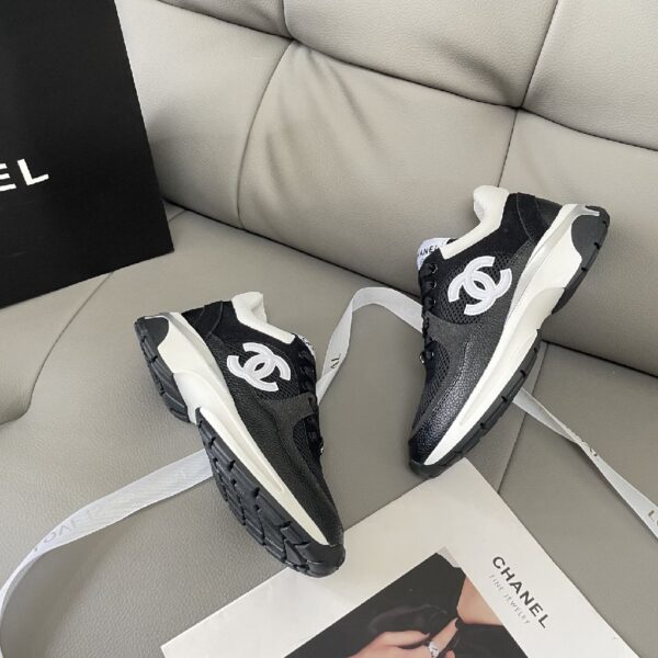 CoCo black with white