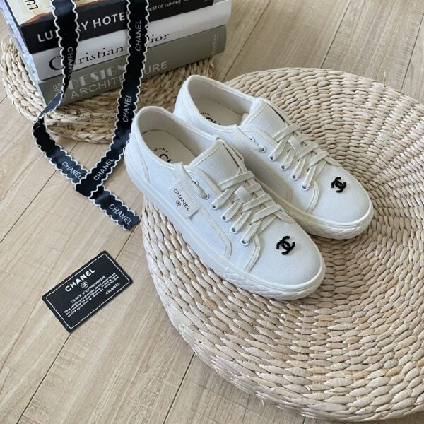 cc white pumps