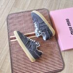 3 colour options Miu