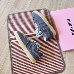 4 colour options Miu