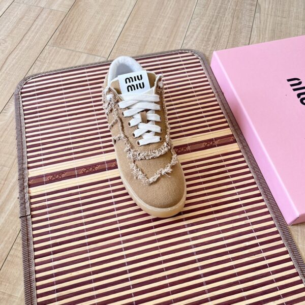 4 colour options Miu - Image 3