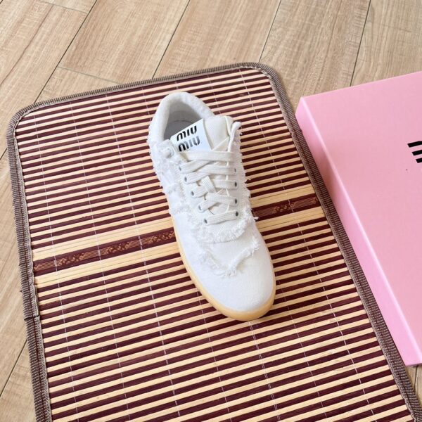 4 colour options Miu - Image 2