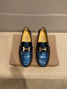 3 colour options H loafters - Image 7