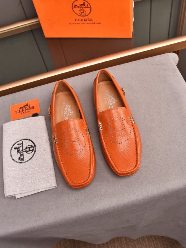 orange or white Loafter