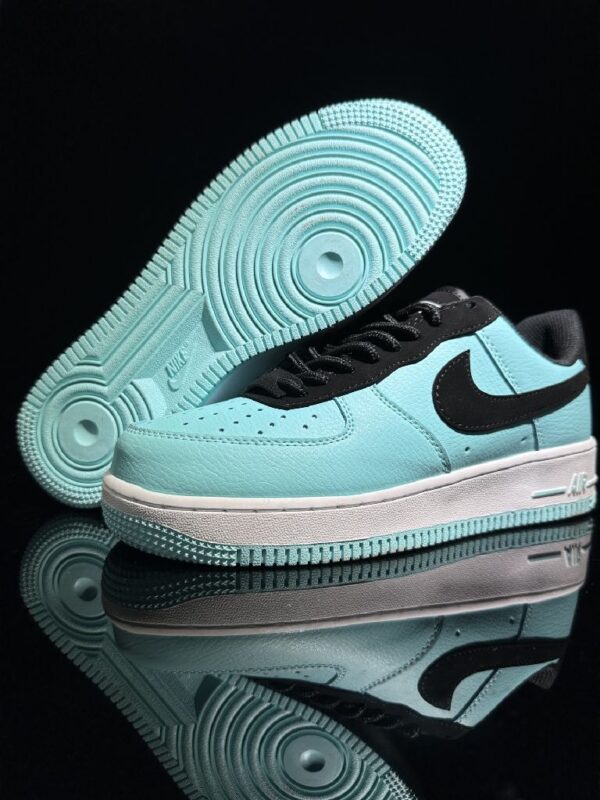 2 colours tiff air