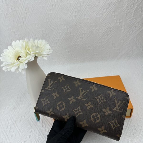 scaled_1000074055-1-1.jpg Boxed purse - Image 1