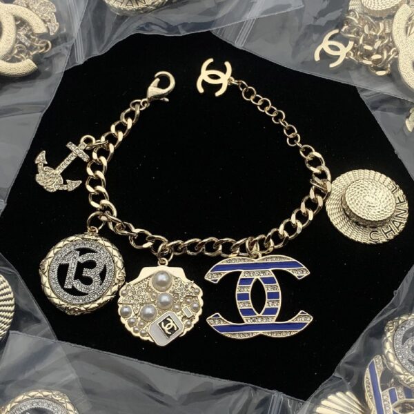 Chunky Co charm - Image 1