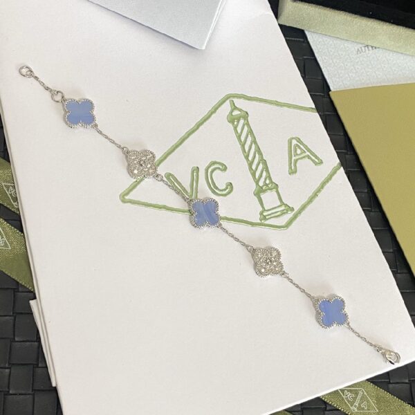 scaled_1000074263-1-1.jpg Baby blue and silver cleef - Image 1