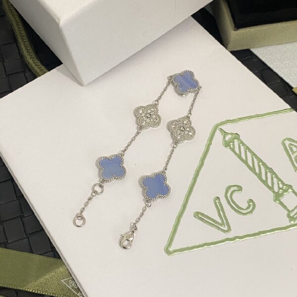 scaled_1000074264-1-1.jpg Baby blue and silver cleef - Image 2