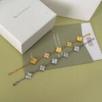 gold or silver colour Cleef