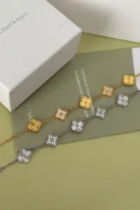 gold or silver colour Cleef