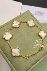 Mother of pearl cleef