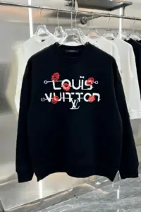 Black or white available jumper Louisss