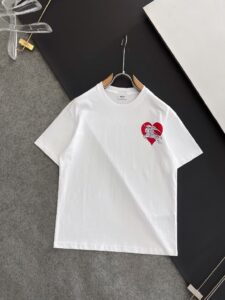 Love Burb tee black or white - Image 3